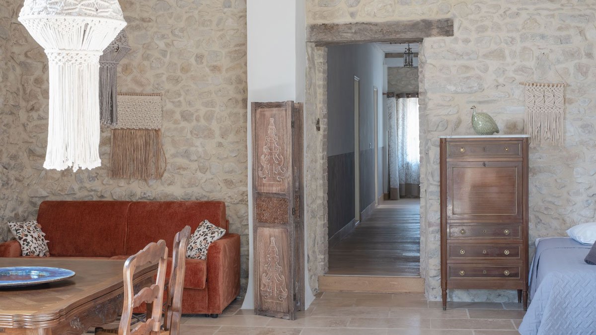 De grandes chambres dans un gîte de caractère à Lussan, entre Uzes et Barjac