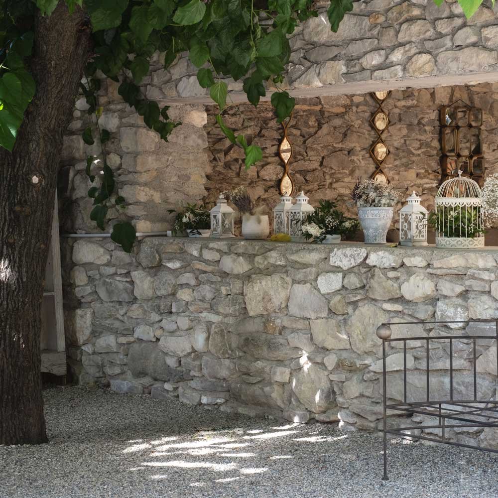 Location d'une bastide avec de charme avec cour intérieur, patio, ancienne grange, piscine, pétanque 