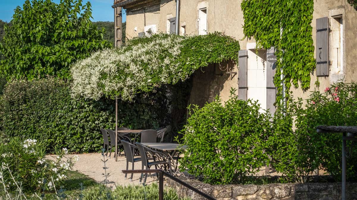 De grandes chambres dans un gîte de caractère à Lussan, entre Uzes et Barjac