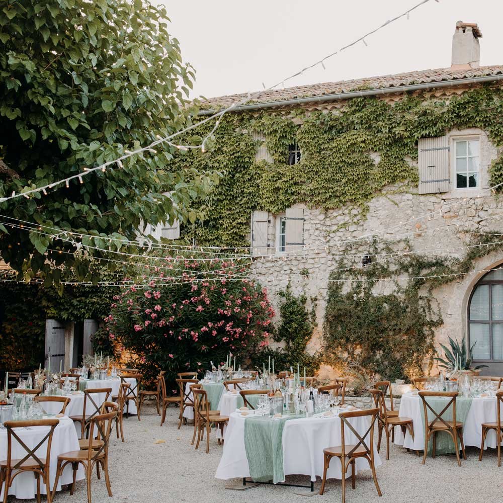 Dîner de mariage à la belle étoile en Provence